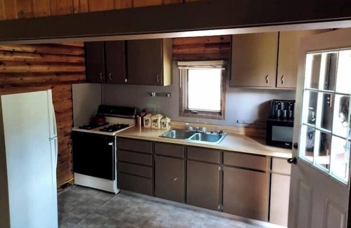 Saddlestring Casa | Creekside Chalet, Private Creekside Chalet
