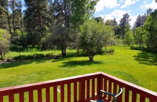 Saddlestring Casa | Creekside Chalet, Private Creekside Chalet