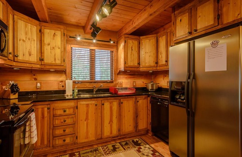 Banner Elk Cabina | Creekside Comfort NC - Creekside cabin minutes from amazing hiking and skiing.