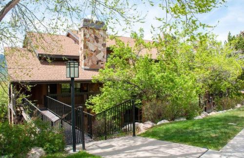 Eden Casa | Creekside Comfort with Resort Amenities