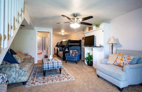 Eden Casa | Creekside Comfort with Resort Amenities
