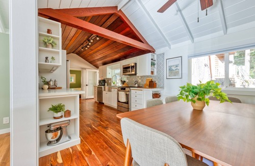 Healdsburg Cabaña | Creekside Cottage and Bungalow. Cozy, pet friendly, close to town. Sleeps 6