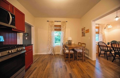 Carlton Casa | Creekside Cottage at Saegertown