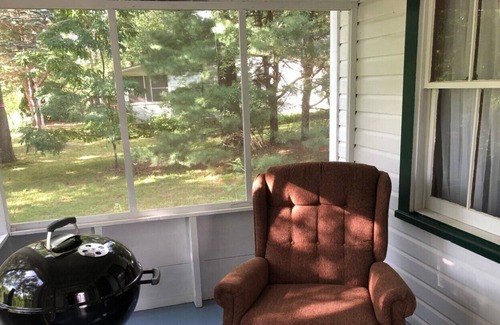 Mount Marion Casa | Creekside Cottage On The Water