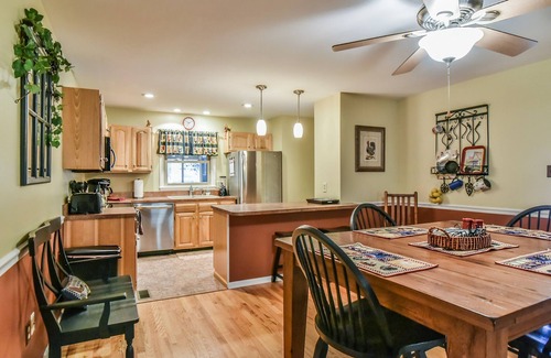 Black Mountain Cabaña | Creekside Cottage Star 5 Vacations