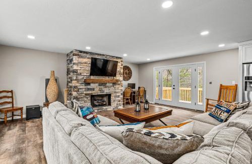 Lake Lure Casa | Creekside Cottage