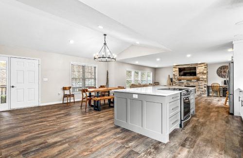 Lake Lure Casa | Creekside Cottage