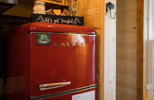 Canton Cabina | Creekside Cottage w/ hot tub, fire pit, fishing