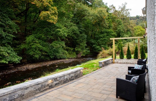 Birdsboro Casa | Creekside Cottage con hermoso patio !!