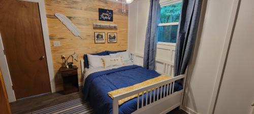 Aquone Casa | Creekside Cottage - Your Perfect Mountain Getaway!