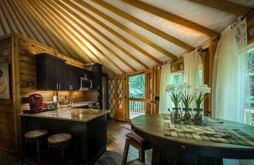 Topton Casa | Creekside Cove Yurt - Creekside Glamping w/ Private Hot Tub