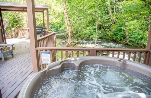 Topton Casa | Creekside Cove Yurt - Creekside Glamping w/ Private Hot Tub