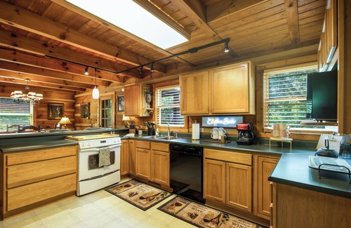 Rockford Cabina | Creekside Cozy Cabin:Minutes to UTK, Dtwn Knox & M’ville ,Marina, & TYS airport