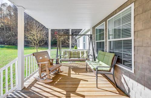 Topton Casa | Creekside Haven with Fire Pit Near Nantahala River