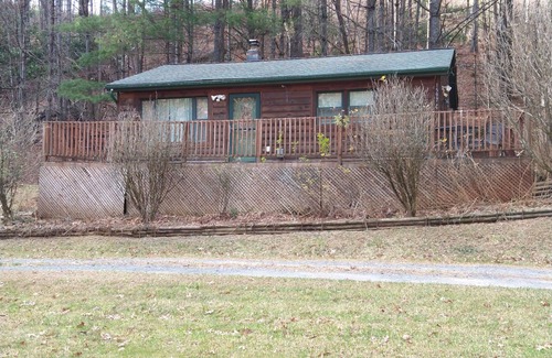 West Jefferson Cabina | Creekside Hideout