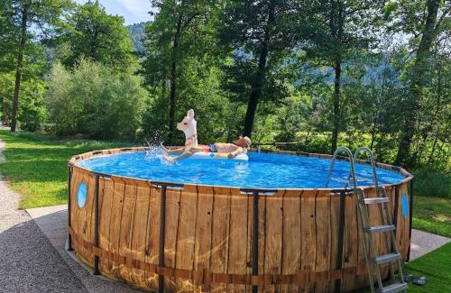 Dane Casa | Creekside House with pool