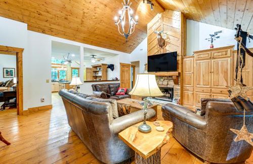 Sapphire Casa | Creekside Lodge about 4 Mi to Sapphire Valley Resort!