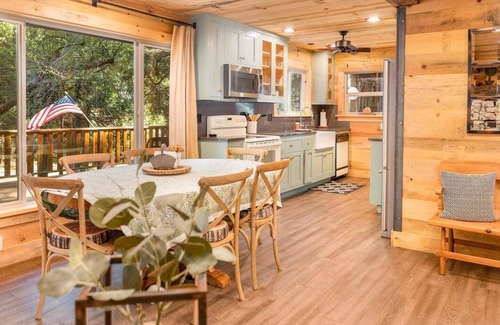 Sugar Pine Casa | Creekside Lodge Nestled in the Woods with Al Fresco Dining
