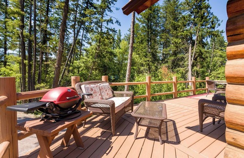 Lakeside Cabina | Creekside log cabin near Flathead Lake