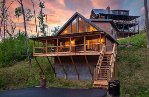 Chalet Village North Casa | Creekside Manor Too cabin