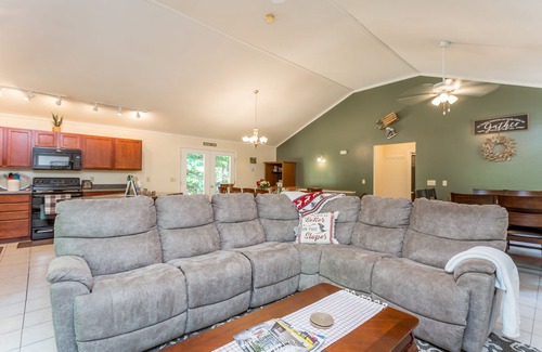 Massanutten Casa | Creekside - Massanutten Resort Home w/Game Room & Balcony