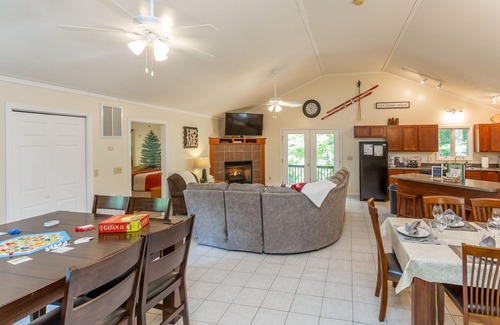 Massanutten Casa | Creekside - Massanutten Resort Home w/Game Room & Balcony