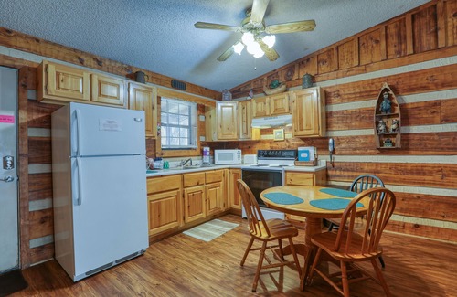 Cosby Cabina | Creekside Memories - 2 Bedrooms, 2 Baths, Sleeps 6 Cabin by RedAwning