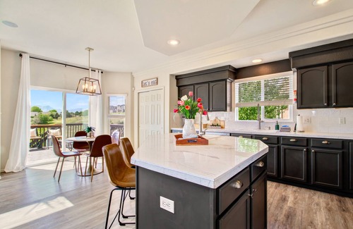 Northeast Colorado Springs Casa | Creekside Mountain View Retreat, Hot Tub, Sleeps 14, 6 Kings, 5 bathrooms