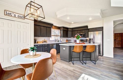 Northeast Colorado Springs Casa | Creekside Mountain View Retreat, Hot Tub, Sleeps 14, 6 Kings, 5 bathrooms