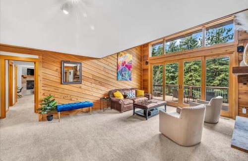 Hangen Ranch And M and B Casa | Creekside Mountain Views Hot Tub