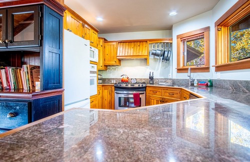 Hailey Casa | Creekside on Quigley - 3BD Private Home on trails + Hot Tub