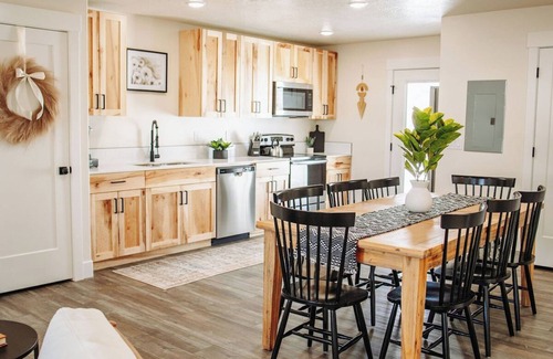 McCammon Casa | Creekside Rentals Aspen- views, hot springs, and space!