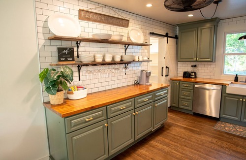 Charleston Casa | Charming 3-bedroom house in lovely Charleston, Between Downtown & Folly Beach!