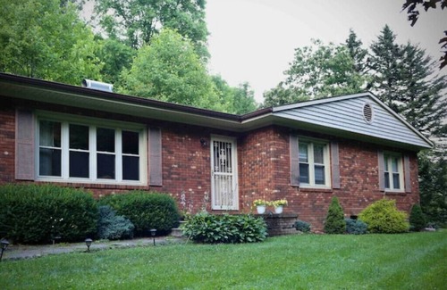 Lansing Casa | Creekside Rural Retreat in Beautiful Ashe County