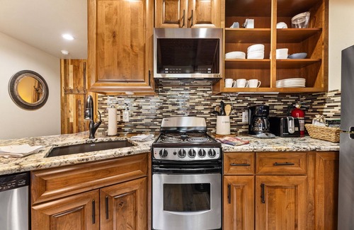 Fall River Estates Condominio | Creekside Suite 03 (NO HT)