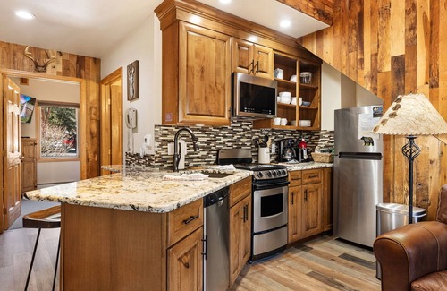 Fall River Estates Condominio | Creekside Suite 03 (NO HT)