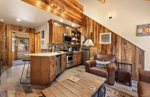 Fall River Estates Condominio | Creekside Suite 03 (NO HT)