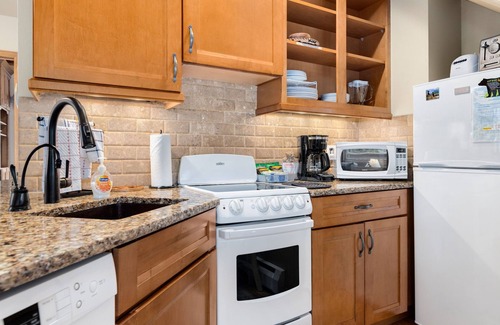 Fall River Estates Condominio | Creekside Suite 05 (NO HT)