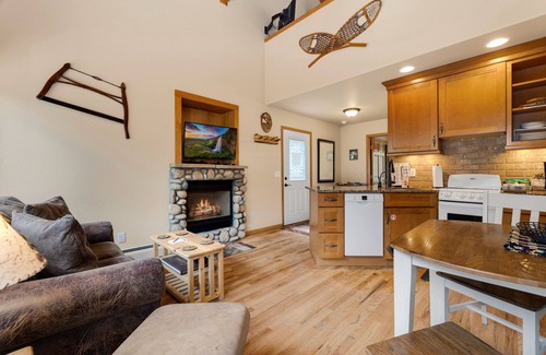 Fall River Estates Condominio | Creekside Suite 05 (NO HT)