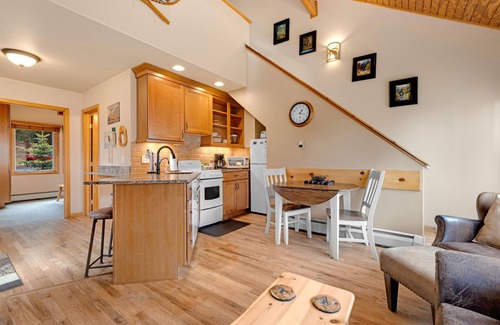 Fall River Estates Condominio | Creekside Suite 05 (NO HT)