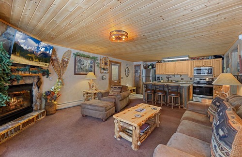 Fall River Estates Condominio | Creekside Suite 07 (NO HT)