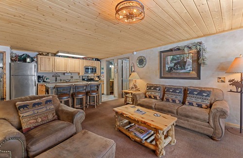 Fall River Estates Condominio | Creekside Suite 07 (NO HT)