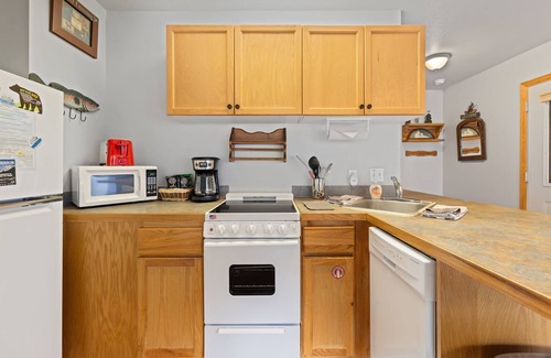 Fall River Estates Condominio | Creekside Suite 10 (NO HT)