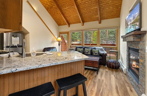 Fall River Estates Condominio | Creekside Suite 11 (NO HT)