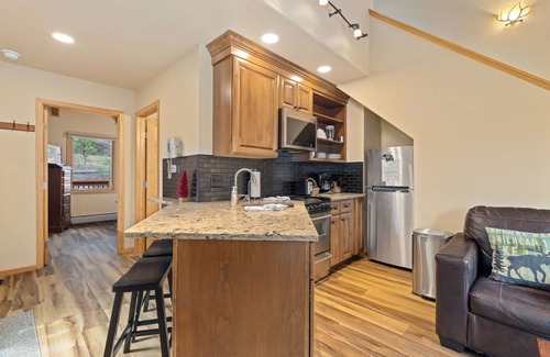 Fall River Estates Condominio | Creekside Suite 11 (NO HT)