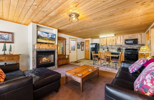 Fall River Estates Condominio | Creekside Suite 17 (NO HT)