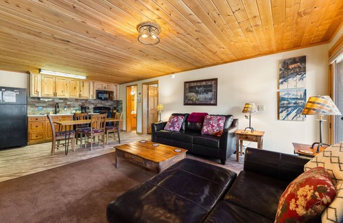 Fall River Estates Condominio | Creekside Suite 17 (NO HT)