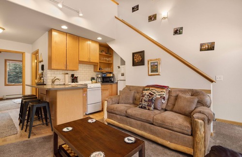 Fall River Estates Condominio | Creekside Suite 19 (NO HT)