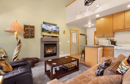 Fall River Estates Condominio | Creekside Suite 19 (NO HT)