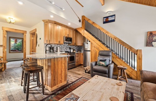 Fall River Estates Condominio | Creekside Suite 21 (HT)